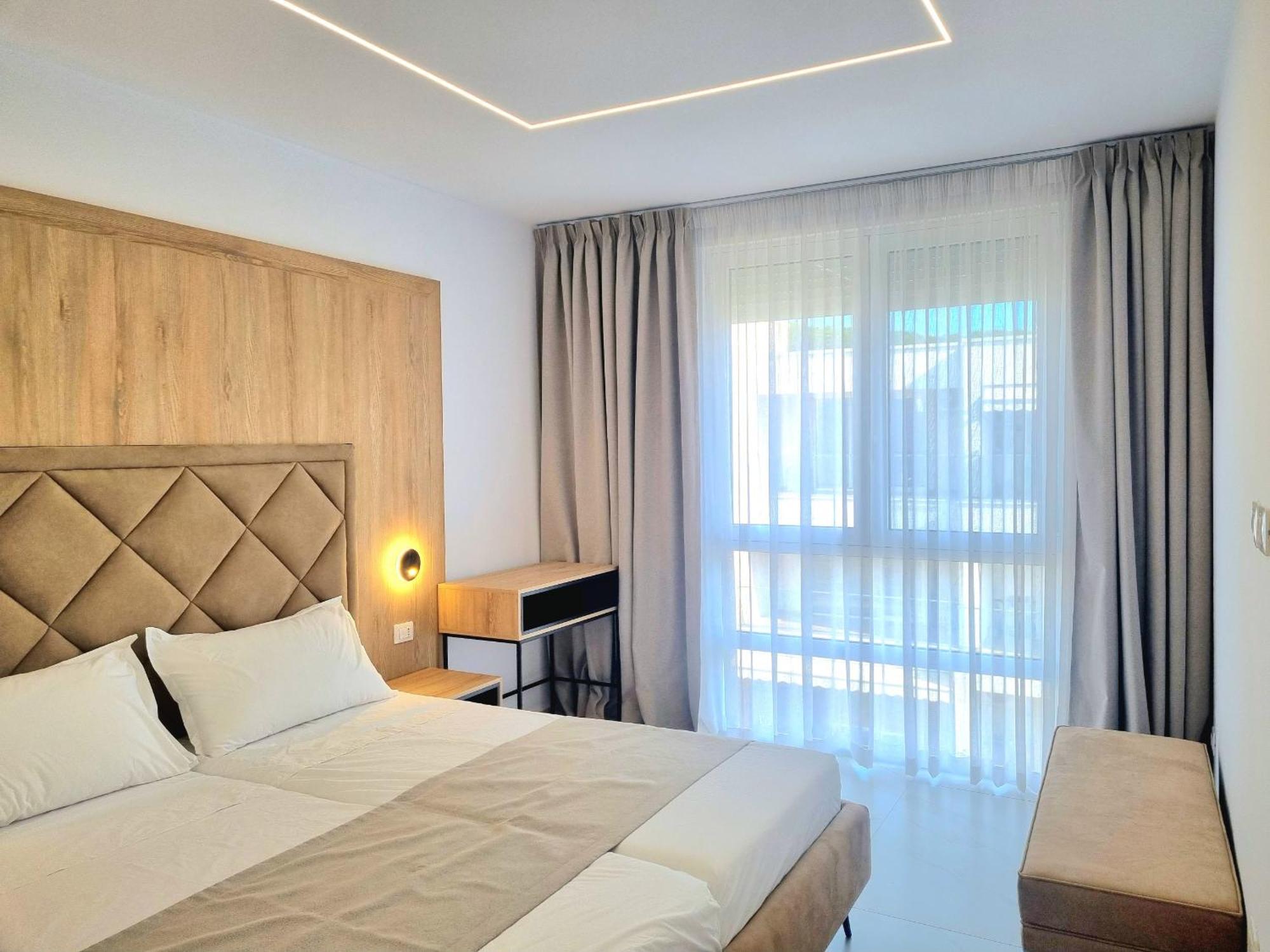 Tropicana 298 * Plazhi San Pietro